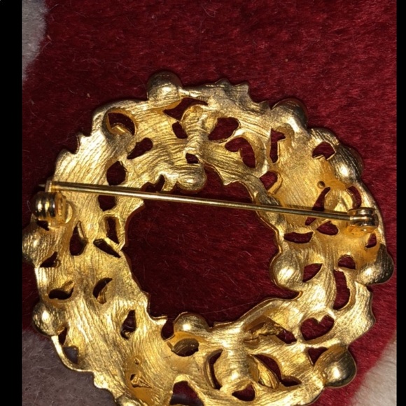 New Gold Tone Christmas Wreath Pin Crystals - Picture 2 of 2